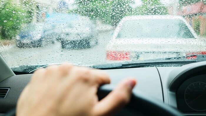 Sicheres Autofahren bei Regen | Fahrschule Zurich